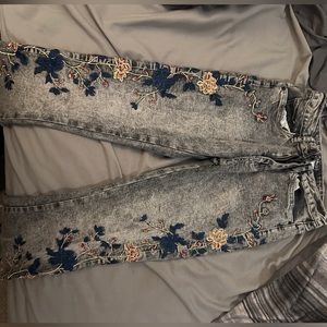 Embroidery jeans